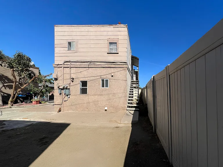 2388 Linden Ave #2388 — Photo 4