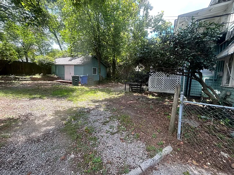 915 Laurens St — Photo 17