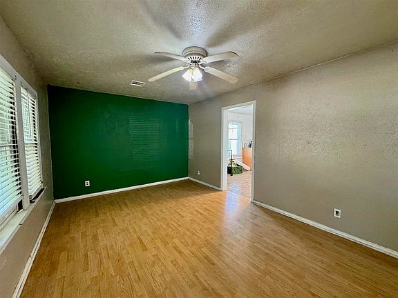 3rd image of 825 N 2nd St