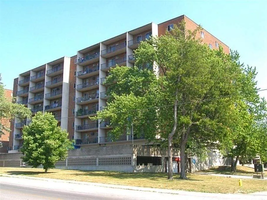 Gemini Towers Apartments — Photo 3