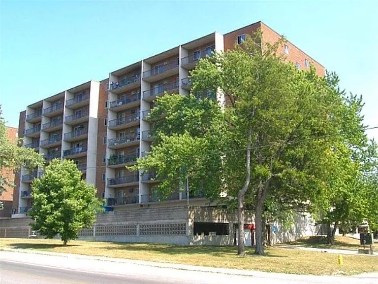 945 Huron St — Photo 3