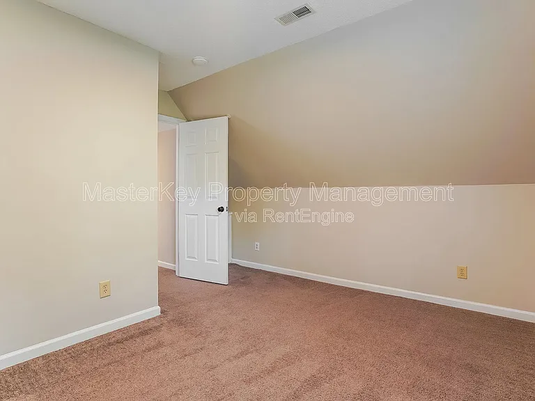 220 W Elm Ave — Photo 16