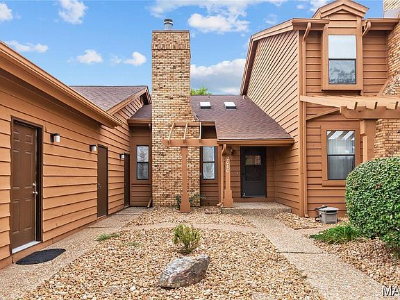 2nd image of 2040 Avignon Dr #A