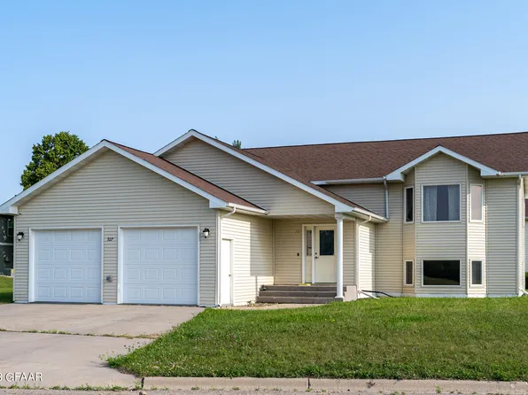 927 3rd Ave NE, Crookston, MN 56716