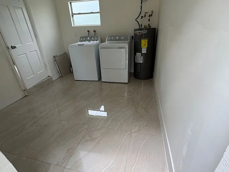 2624 Lee St — Photo 4