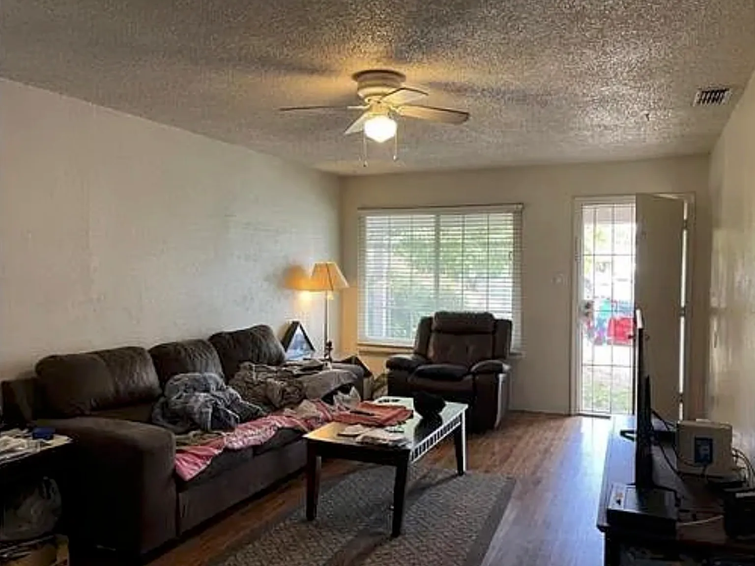 2 bed, 882 sqft, $1,950 — Photo 2