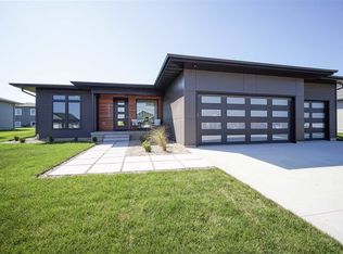 2332 Richard Rd, Cedar Falls, IA 50613