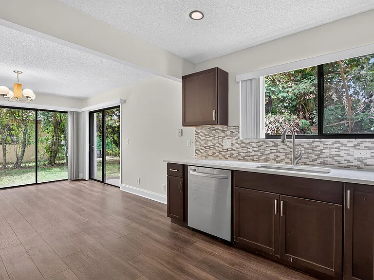 587 NW 38th Ave — Photo 19