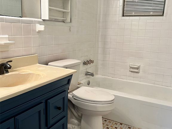 4th image of 3316 Loch Haven Rd