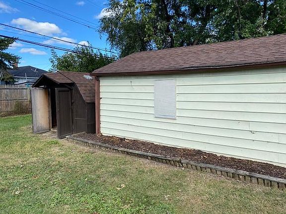 3rd image of 24697 Wilmot Ave