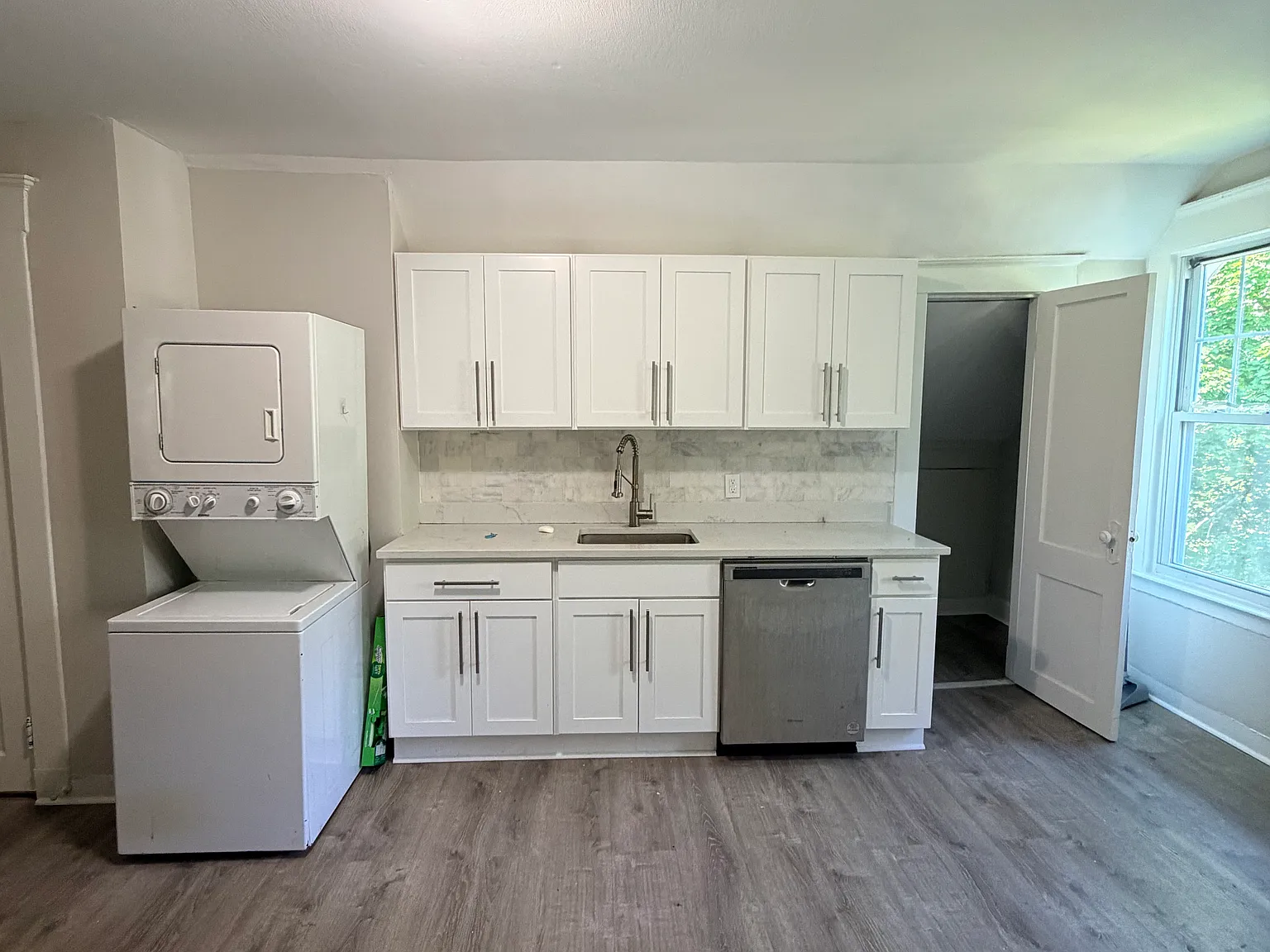 2 bed, 900 sqft, $1,950 — Photo 2
