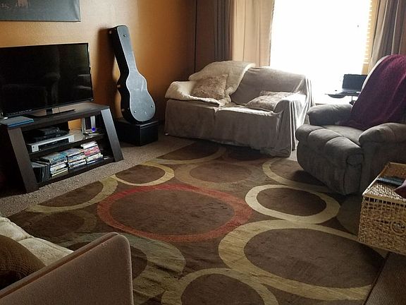 4th image of 823 Doberman Ct SE #201