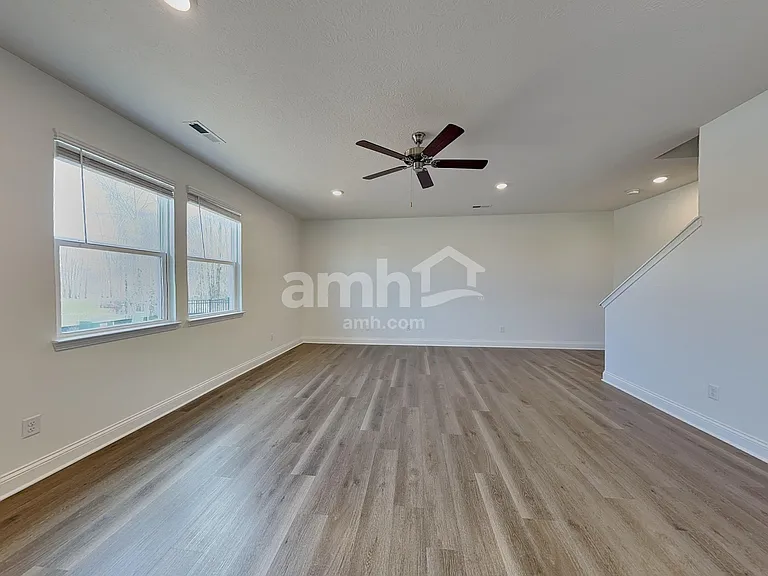 884 Heritage Blvd — Photo 6