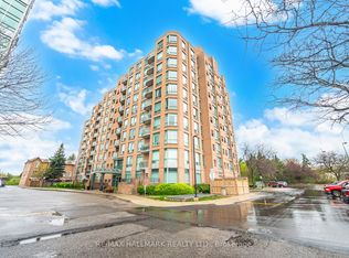 190 Manitoba St #209, Toronto, ON M8Y 3Y8