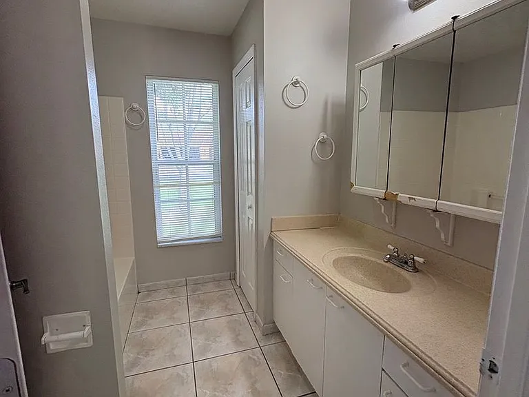 305 Colonade Ct — Photo 20