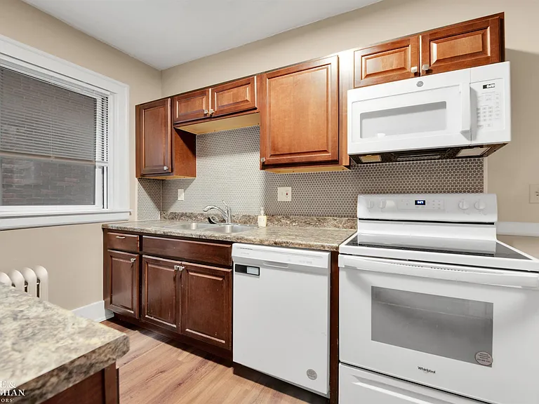 815 Beaconsfield Ave #2N — Photo 6