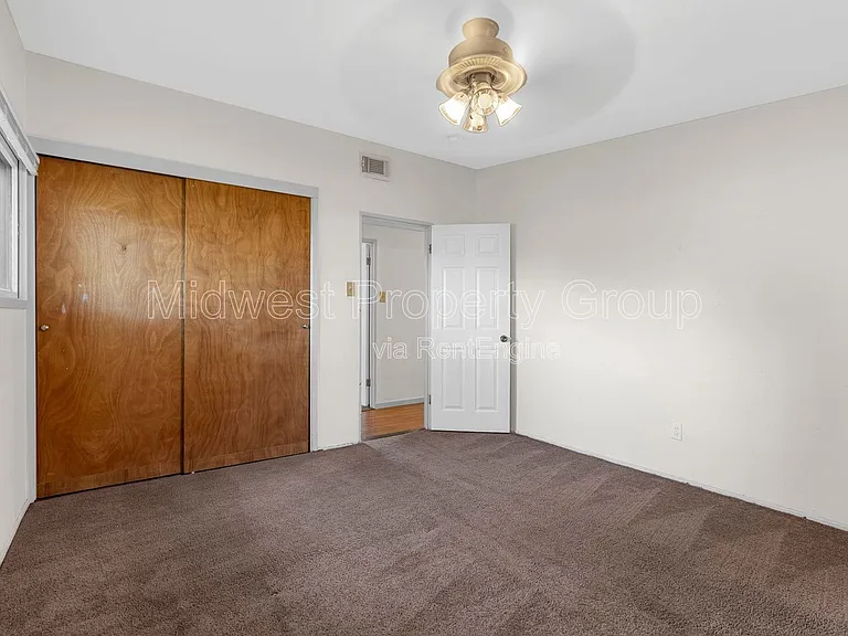 800 Bobbins Ln — Photo 10