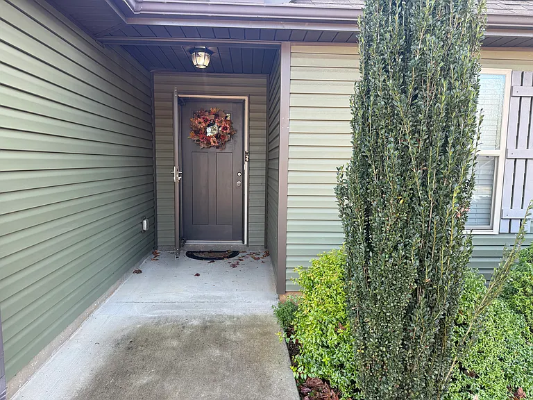 Caulfield Ct — Photo 4