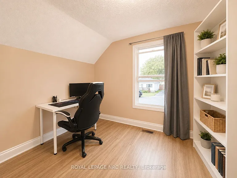 259 Wellington St — Photo 13