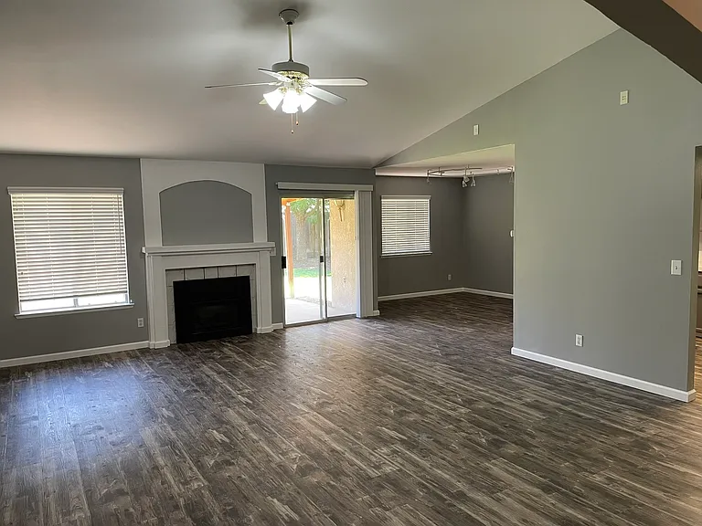 368 W Gibson Ave — Photo 5