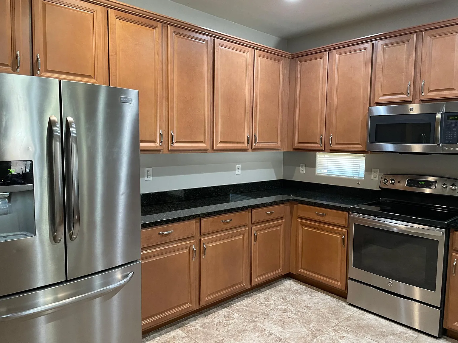 5 bed, 2207 sqft, $2,400 — Photo 4