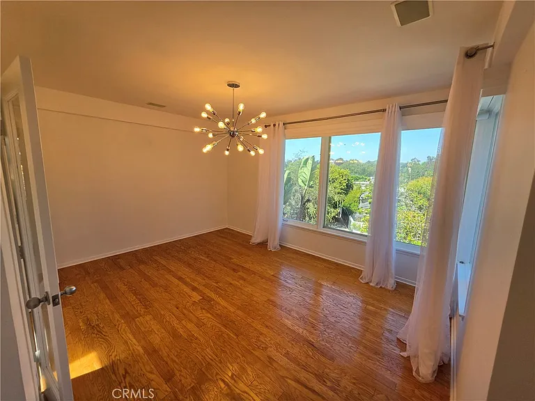 310 S Thurston Ave — Photo 3