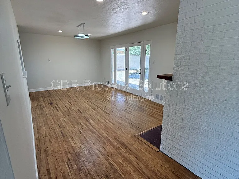 1317 Espanola St NE — Photo 9