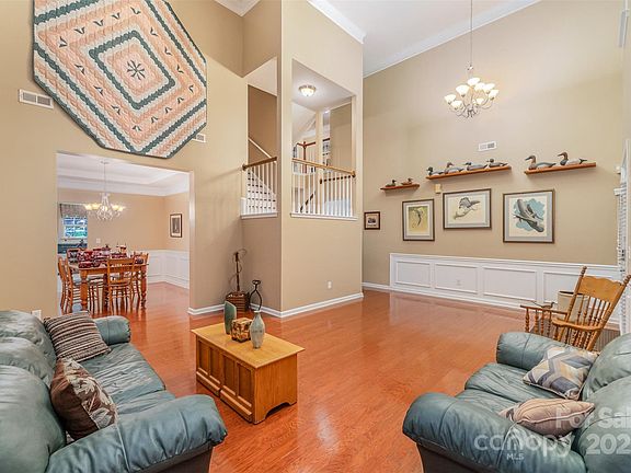 4th image of 5040 Timber Falls Dr