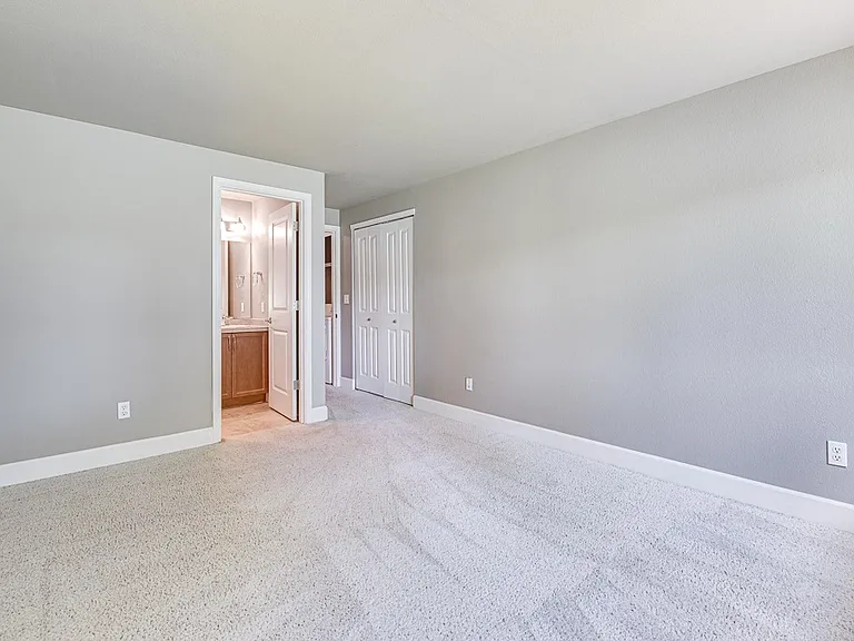 Village at The Pointe Apartments — Photo 10