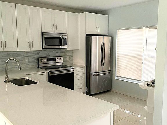 4th image of 1051 Dudley Dr