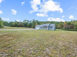 531 Stone Cliff Dr, Jamestown, TN 38556