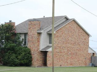 828 Red Bud Dr, Desoto, TX 75115