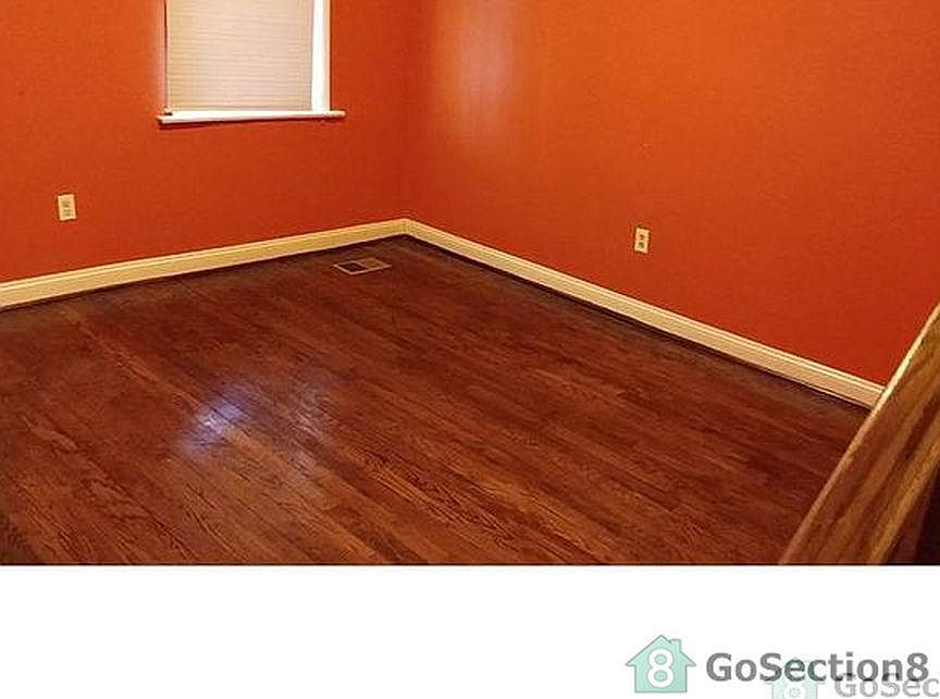 2nd image of 524 Harwood Ave #1