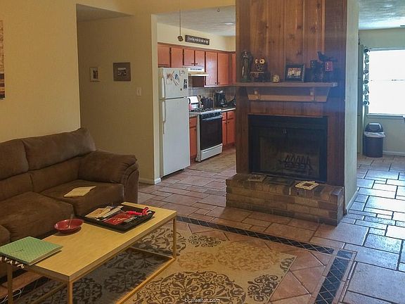 3rd image of 2415 Hardwood Dr