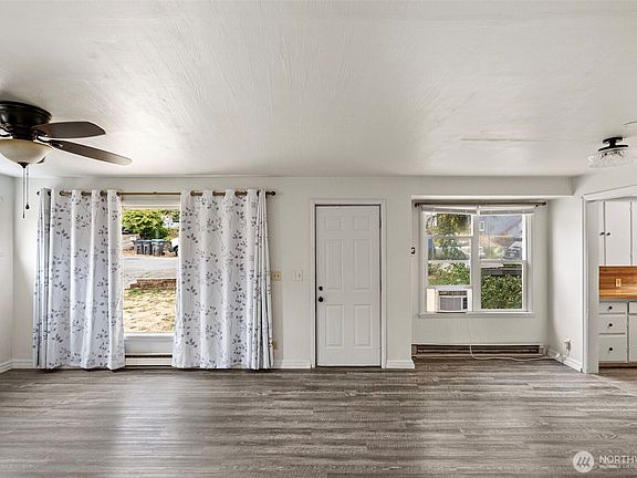 2nd image of 1948 N Callow Avenue