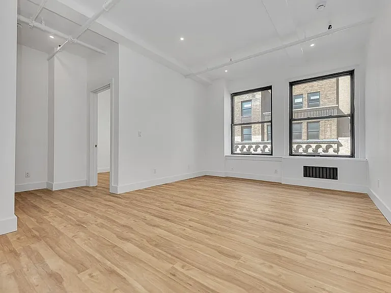 248 W 35th St #1002 — Photo 1
