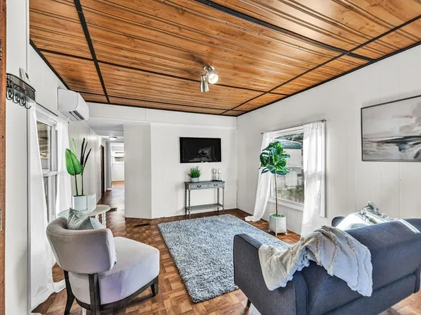 93 Grochmal Ave #126, Indian Orchard, MA 01151