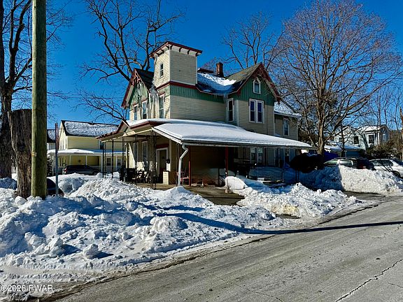 3rd image of 201 Avenue K