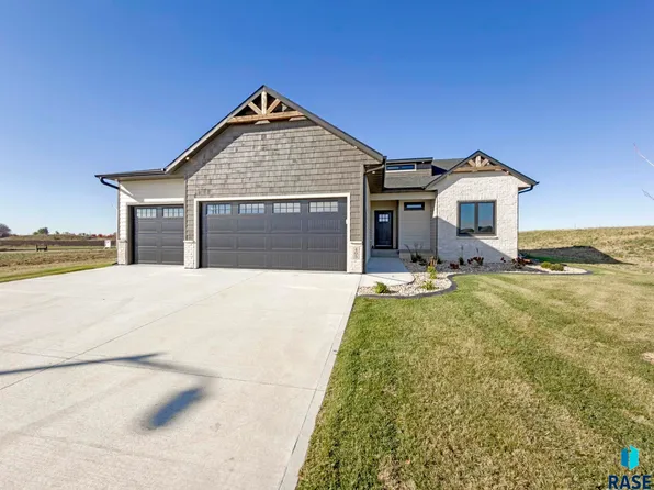 405 N Sunshine Ave, Brandon, SD 57005
