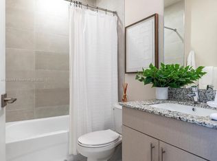 628 NE 2nd St #102, Dania, FL 33004