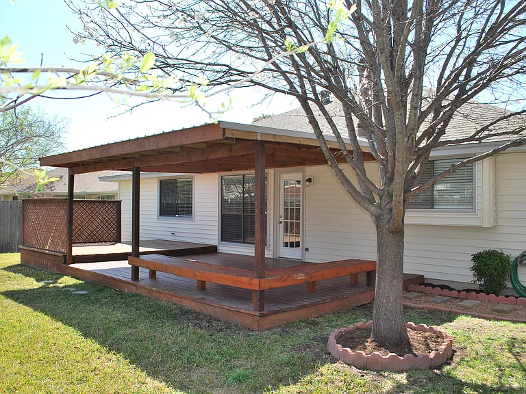 2506 Beverly Cv — Photo 17