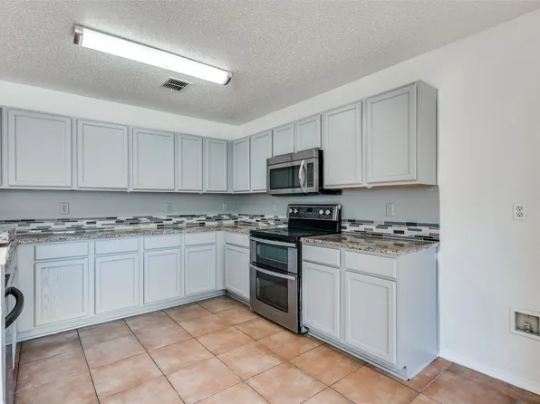 10141 Chapel Rock Dr, Fort Worth, TX 76116