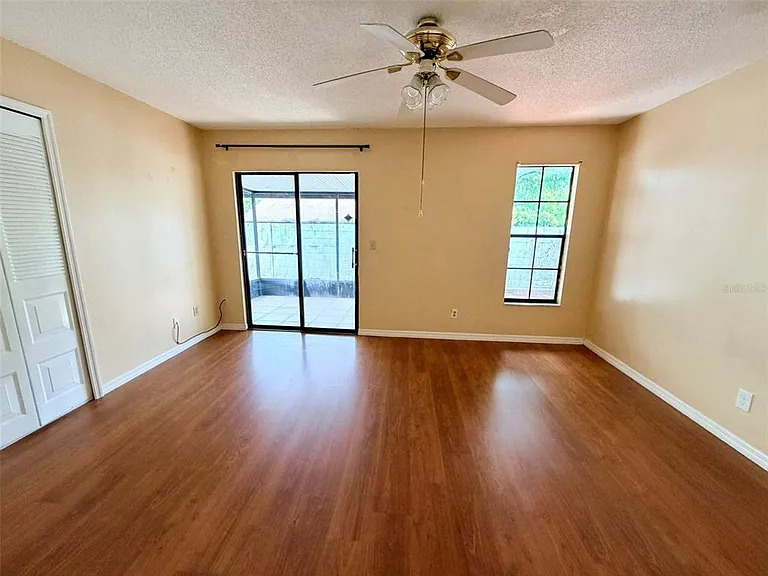 437 Wood Rose Ln — Photo 10