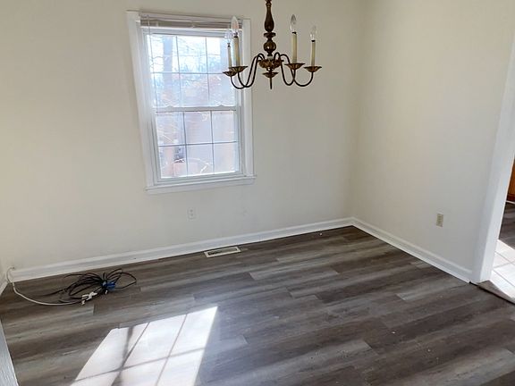 3rd image of 103 Canterbury Ct