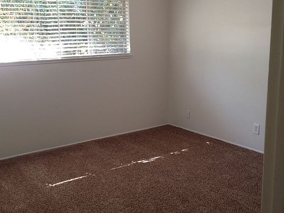5th image of 2571 Bayshore Ave