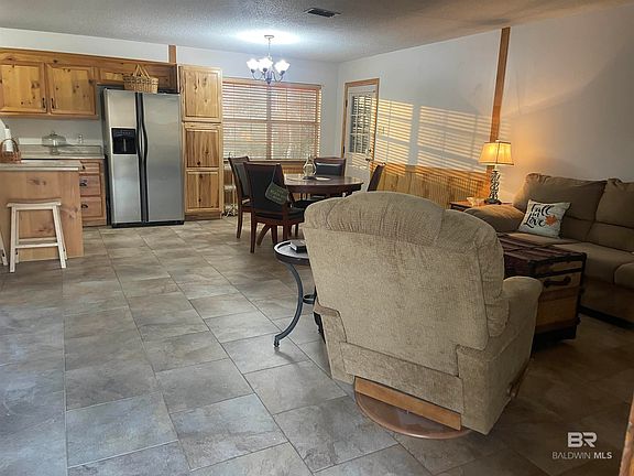 2nd image of 302 Woodlawn Ave