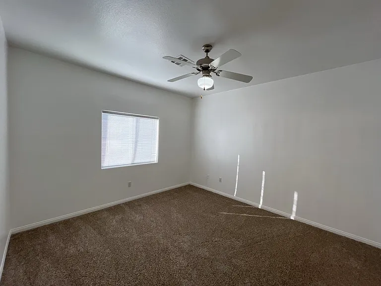 4915 E Russell Rd #142-8 — Photo 32