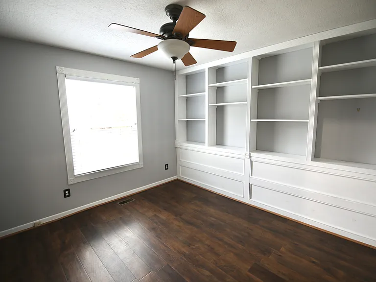 4400 Greensbury Dr — Photo 7