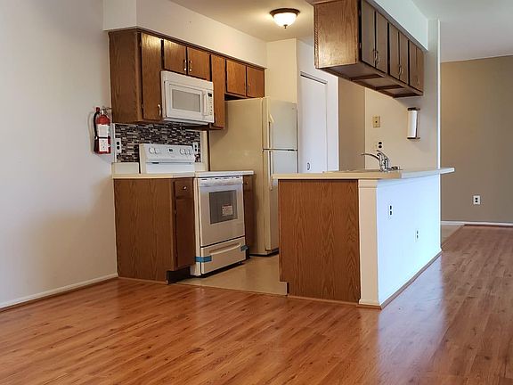 3rd image of 104 Aimwick Ct #104