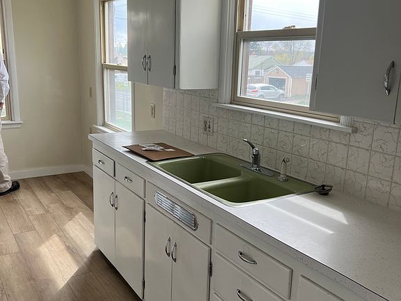 5th image of 1527 W Kiernan Ave
